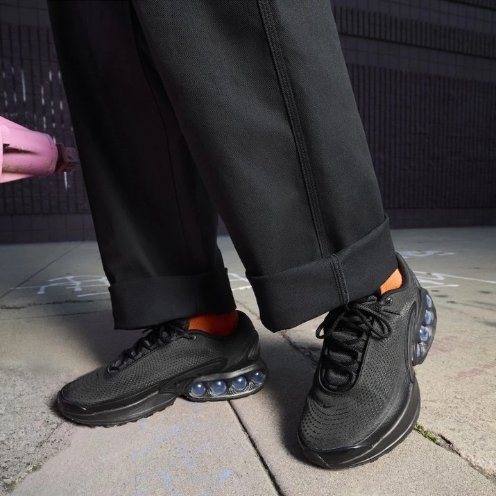 Adidași pentru bărbați Nike Air Max Dn Black/Metallic Dark Grey, s.44