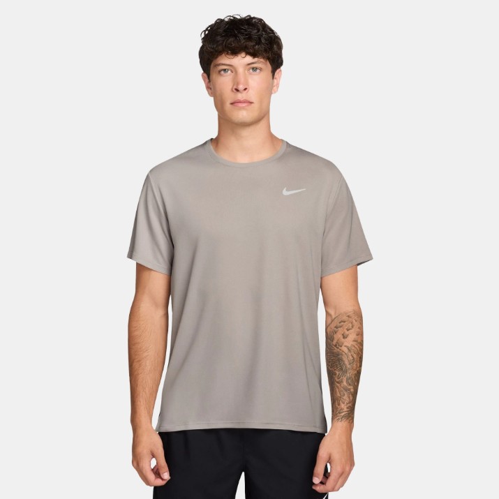 Мужская футболка Nike Miler Dri-Fit Uv Short-Sleeve Running Top Moon Particle/Reflective Silver, s.M