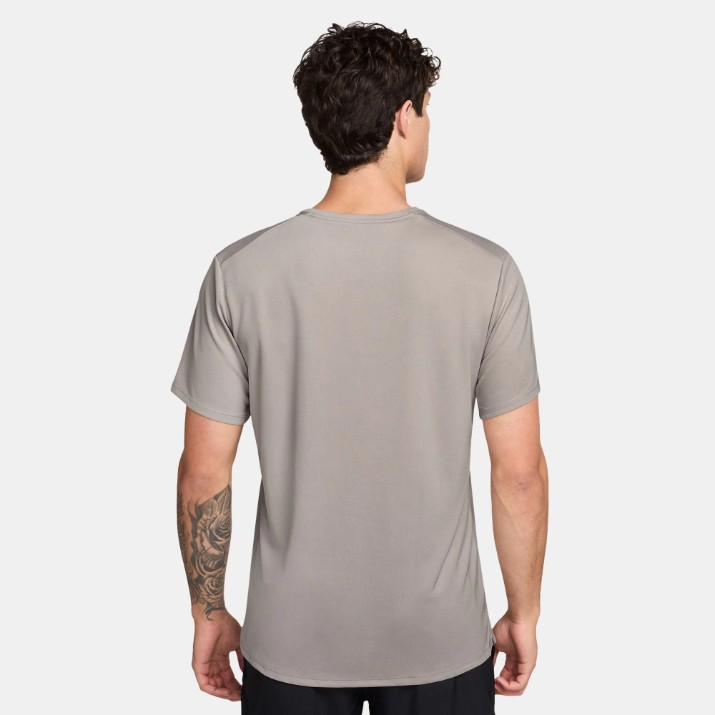 Мужская футболка Nike Miler Dri-Fit Uv Short-Sleeve Running Top Moon Particle/Reflective Silver, s.XL