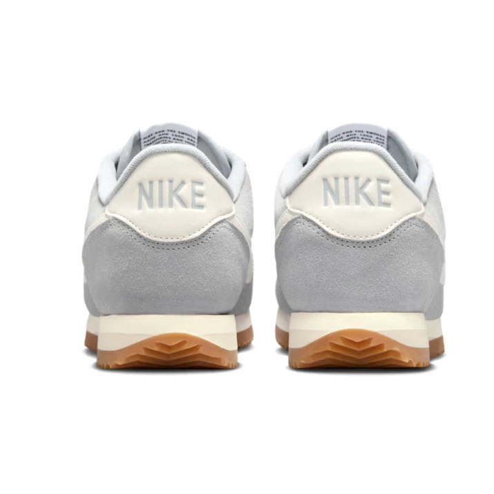 Adidași pentru dame Nike Cortez Light Smoke Grey/Sail/Gum Light Brown/Light Orewood Brown, s.36