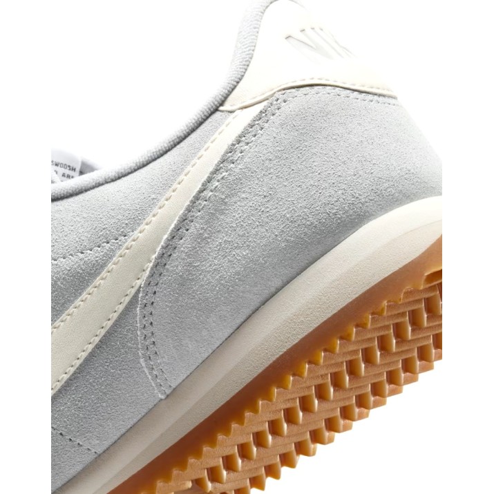 Adidași pentru dame Nike Cortez Light Smoke Grey/Sail/Gum Light Brown/Light Orewood Brown, s.36.5