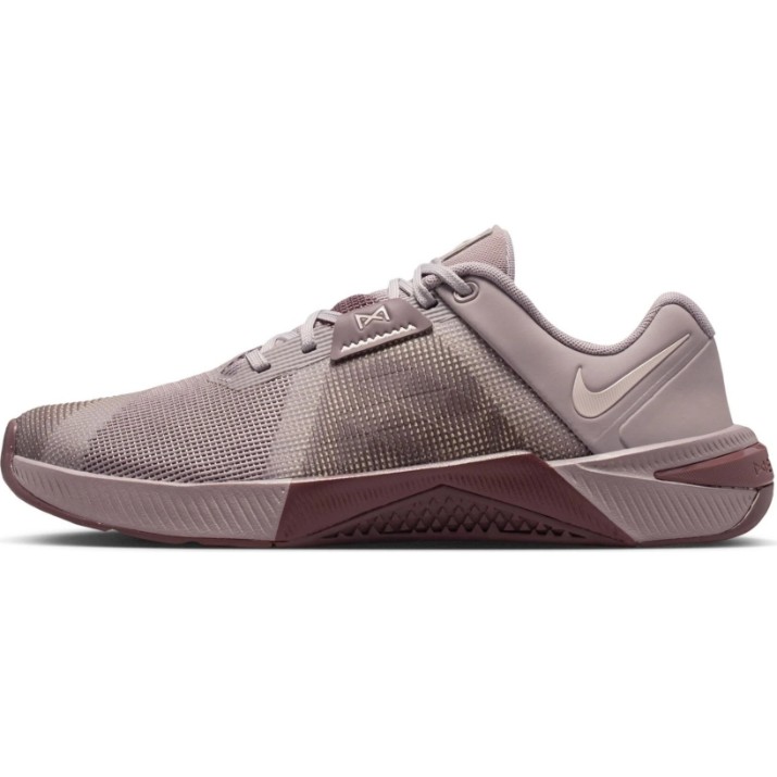 Adidași pentru dame Nike Metcon 10 Light Violet Ore/Tattoo/Silt Red, s.40.5