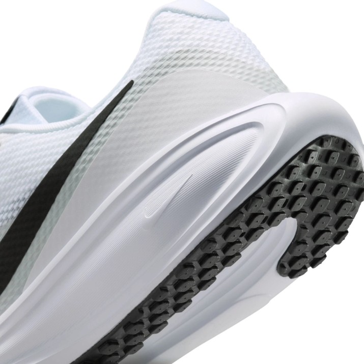 Кроссовки мужские Nike Revolution 8 Mens Road Running White/Pure Platinum/Black, s.41