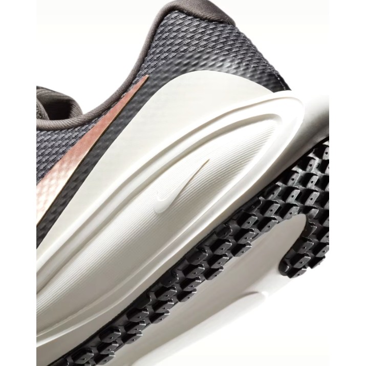 Adidași pentru dame Nike Revolution 8 Medium Ash/Black/Sail/Metallic Red Bronze, s.40.5