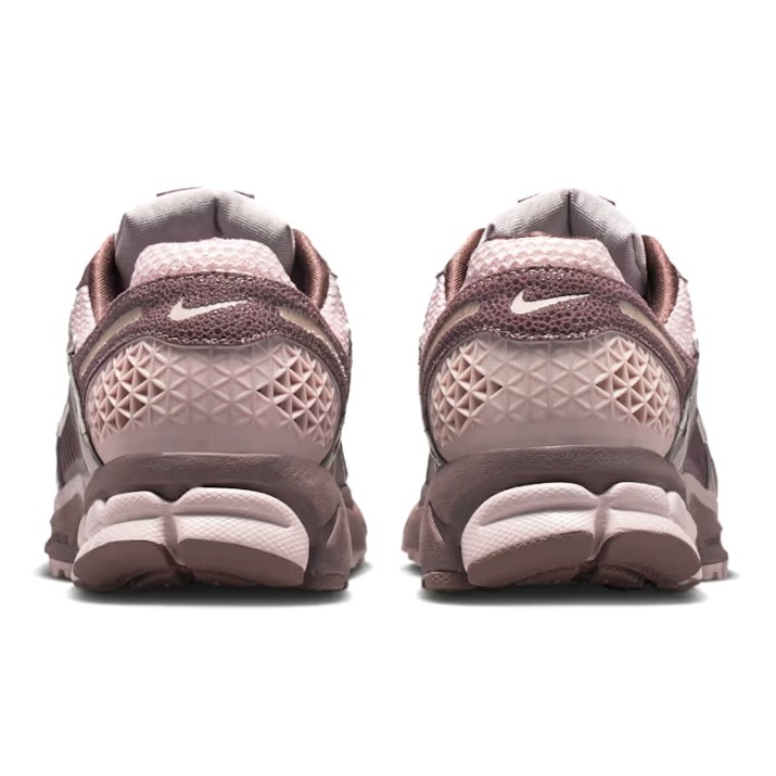 Кроссовки женские Nike Zoom Vomero 5 Tattoo/Particle Rose/Light Violet Ore/Particle Rose, s.36.5