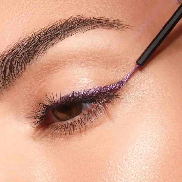 Eyeliner pentru ochi Artdeco Long-Wear Metallic Liquid Liner 35 Metallic Violet
