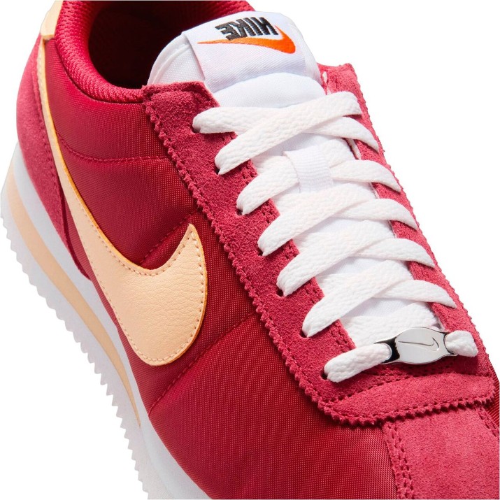 Adidași pentru dame Nike Cortez Textile Team Crimson/Ice Peach/White, s.38.5