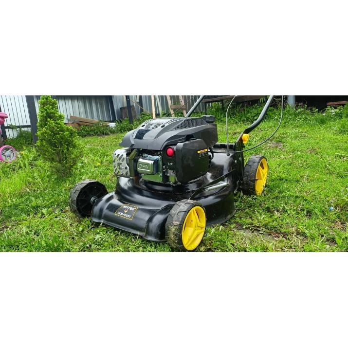 Maşina de tuns gazonul pe benzină Huter GLM-460ST