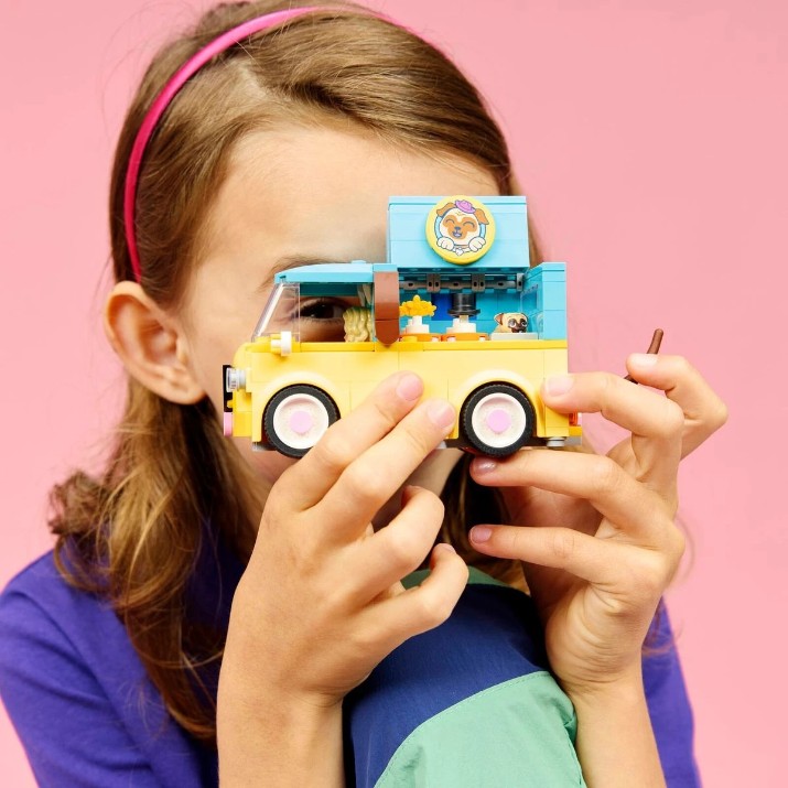 Set de construcție Lego Friends: Pet Accessories Van (42678)