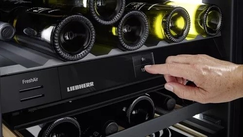 Встраиваемый винный шкаф Liebherr UWpri 3762