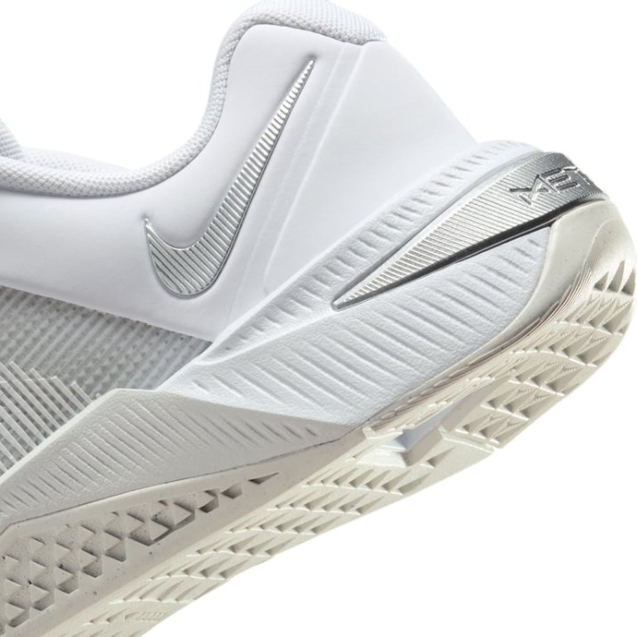 Adidași pentru dame Nike Metcon 10 White/Platinum Tint/Wolf Grey/Metallic Silver, s.40.5