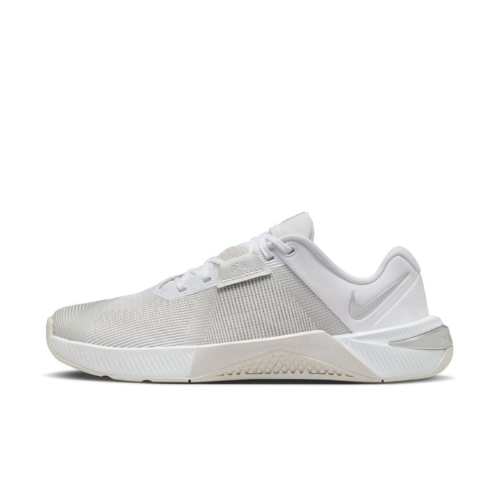 Adidași pentru dame Nike Metcon 10 White/Platinum Tint/Wolf Grey/Metallic Silver, s.41