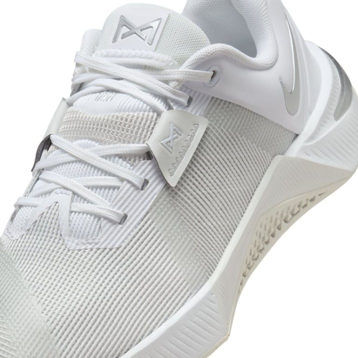 Adidași pentru dame Nike Metcon 10 White/Platinum Tint/Wolf Grey/Metallic Silver, s.36.5