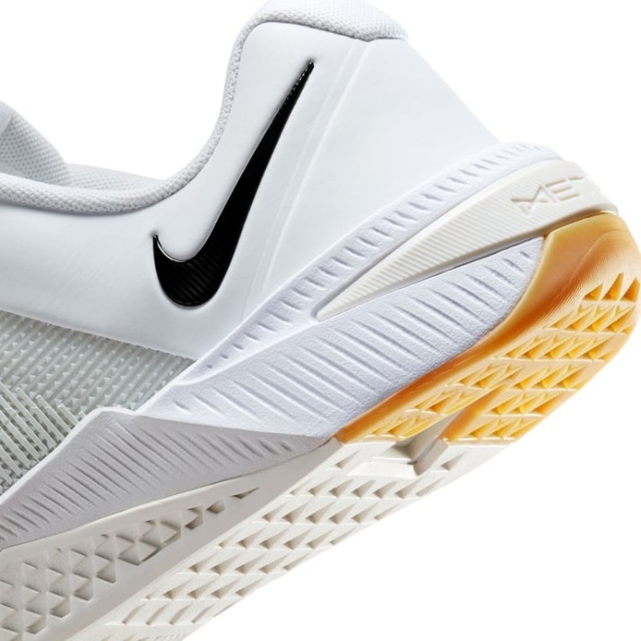 Adidași pentru bărbați Nike Metcon 10 White/Platinum Tint/Gum Light Brown/Black, s.41
