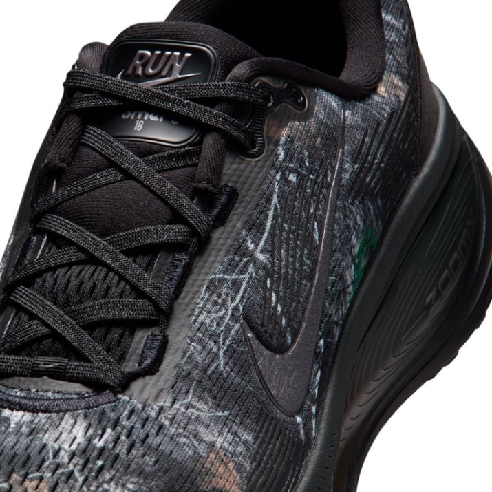 Adidași pentru bărbați Nike Vomero 18 Realtree Black/Dark Smoke Grey/Anthracite/Metallic Dark Grey, s.43