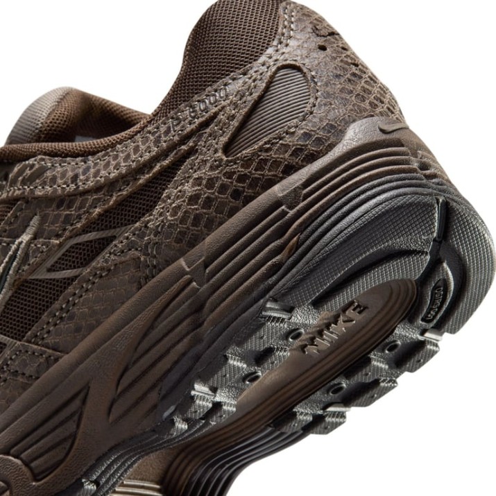 Adidași pentru dame Nike P-6000 SE Velvet Brown/British Khaki/Black/Light Chocolate, s.38.5