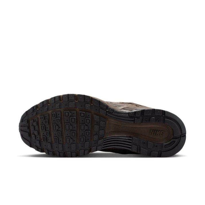 Кроссовки женские Nike P-6000 SE Velvet Brown/British Khaki/Black/Light Chocolate, s.40.5