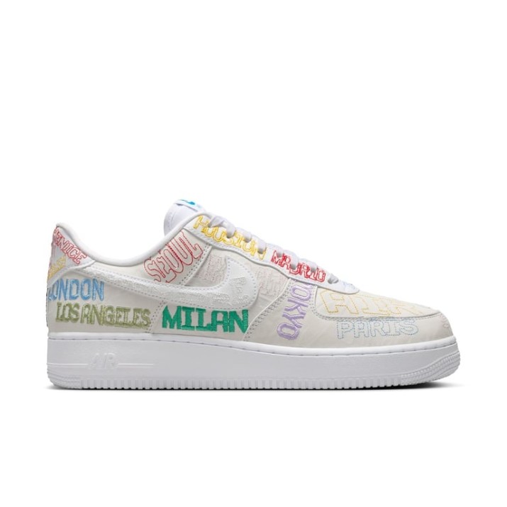 Ghete pentru bărbați Nike Air Force 1 07 LV8 White/White, s.40.5