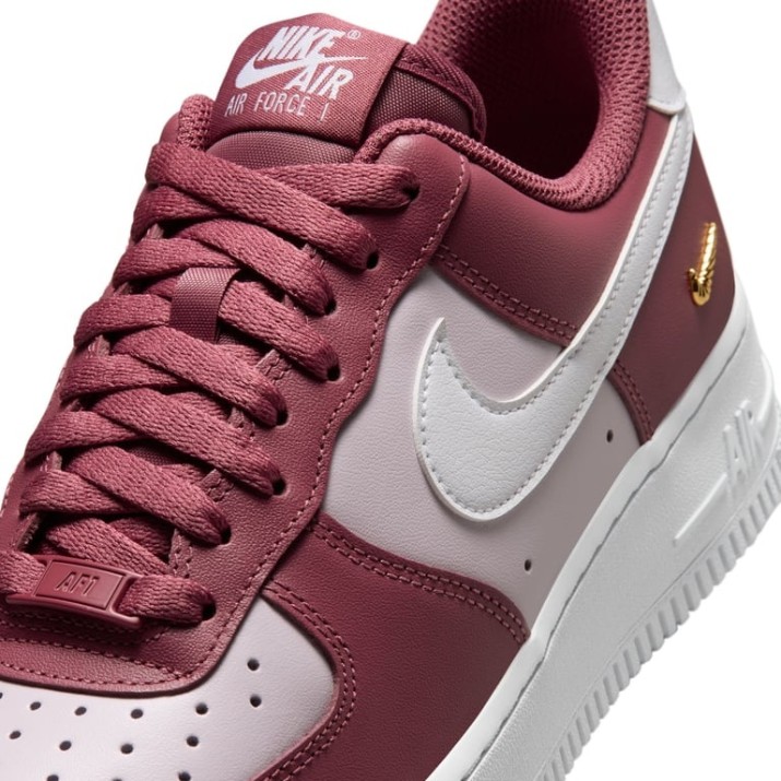 Ghete pentru dame Nike Air Force 1 07 Pink Smoke/Bleached Lilac/Metallic Gold/White, s.40