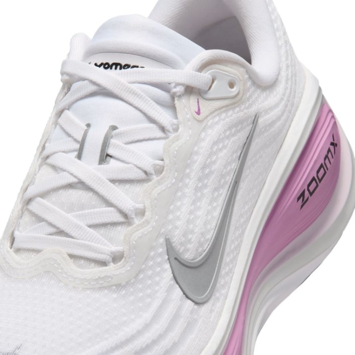 Кроссовки женские Nike Vomero Plus White/Bleached Lilac/Summit White/Metallic Silver, s.38.5