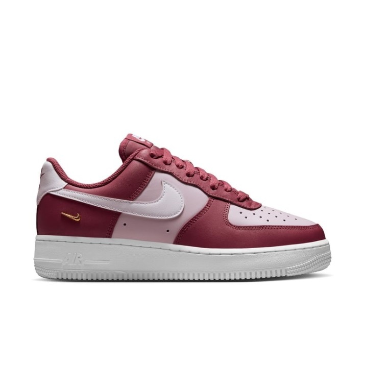 Кеды женские Nike Air Force 1 07 Pink Smoke/Bleached Lilac/Metallic Gold/White, s.37.5