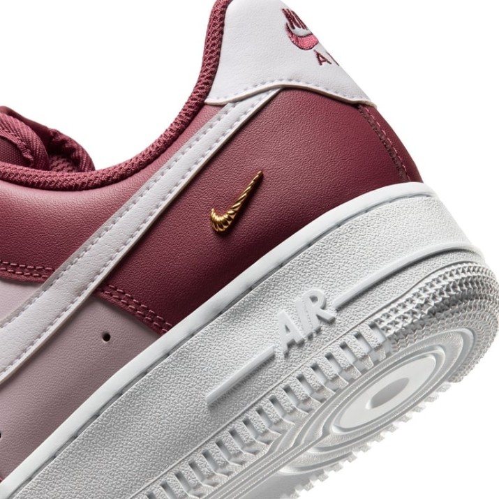 Кеды мужские Nike Air Force 1 07 Pink Smoke/Bleached Lilac/Metallic Gold/White, s.36.5