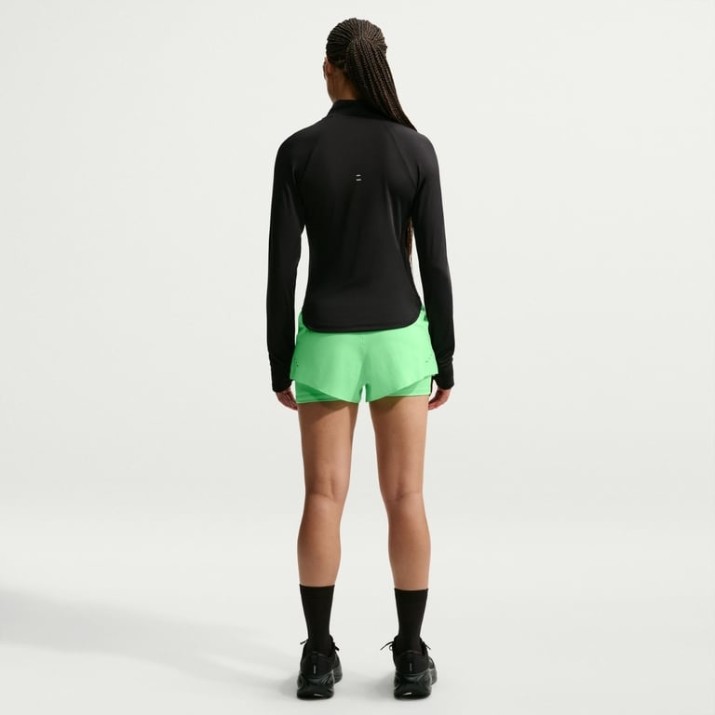 Pantaloni scurți dame Nike Swift Dri-FIT 2-in-1 Illusion Green/Reflective Silver, s.M