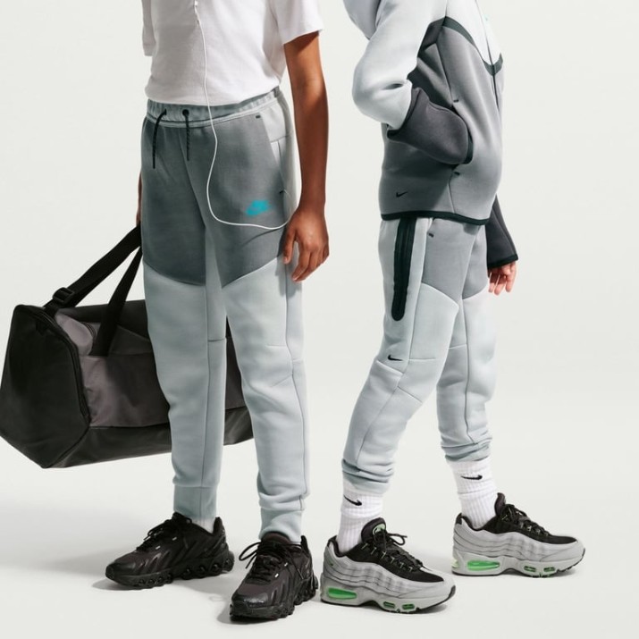 Pantaloni spotivi pentru copii Nike Sportswear Tech Fleece Wolf Grey/Smoke Grey/Black/Energy, s.S