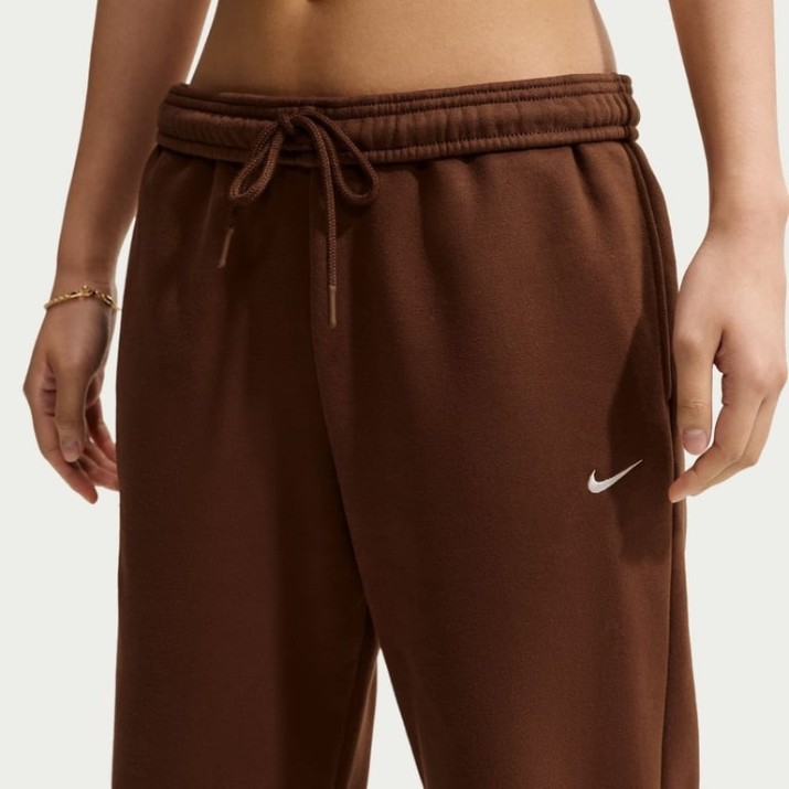 Pantaloni spotivi de dame Nike Studio Fleece Medium Cacao Wow/Sail, s.XS
