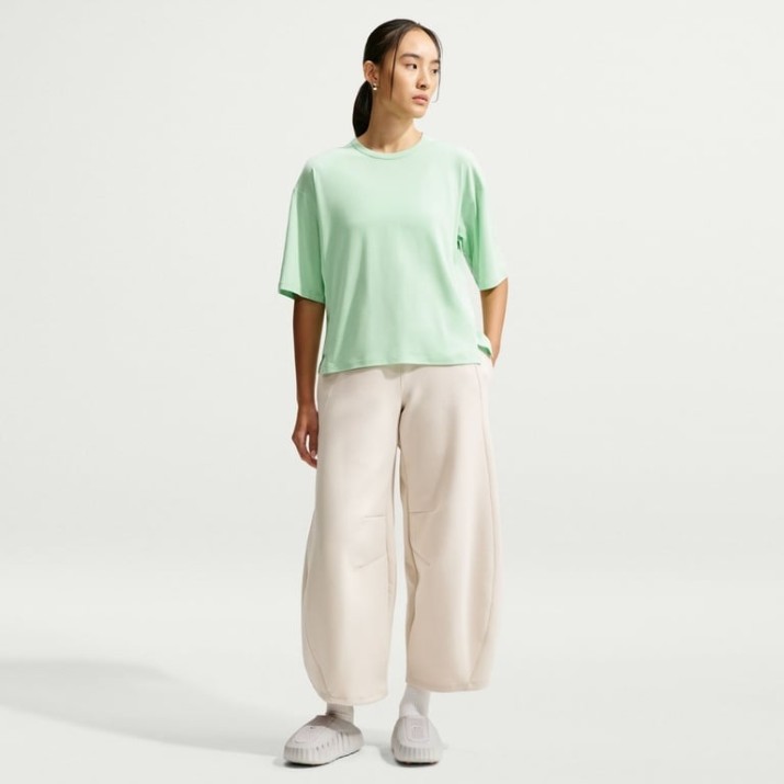 Tricou de dame Nike 24.7 ImpossiblySoft Light Dri-FIT Cucumber Calm/Illusion Green, s.XL