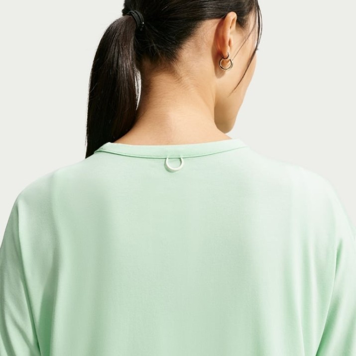 Женская футболка Nike 24.7 ImpossiblySoft Light Dri-FIT Cucumber Calm/Illusion Green, s.XL