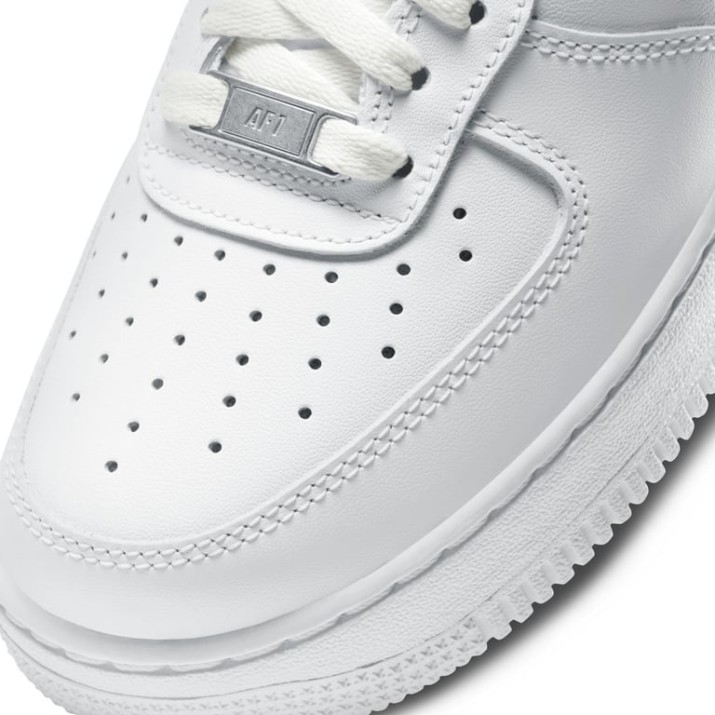 Ghete pentru dame Nike Air Force 1 07 White, s.38.5