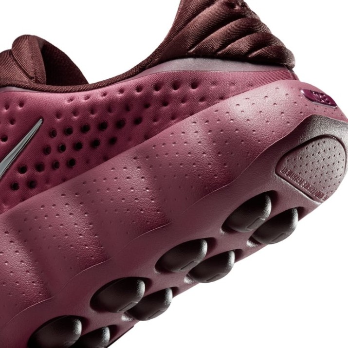 Кроссовки женские Nike Mind 002 Pink Smoke/Metallic Silver/Mystic Dates, s.36