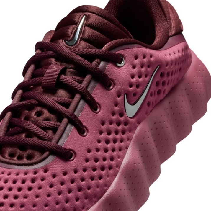Кроссовки женские Nike Mind 002 Pink Smoke/Metallic Silver/Mystic Dates, s.40.5