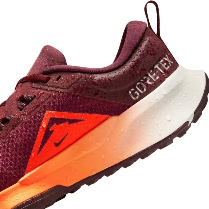 Adidași pentru dame Nike Juniper Trail 2 GORE-TEX Burgundy Crush/Total Orange/Black, s.40.5