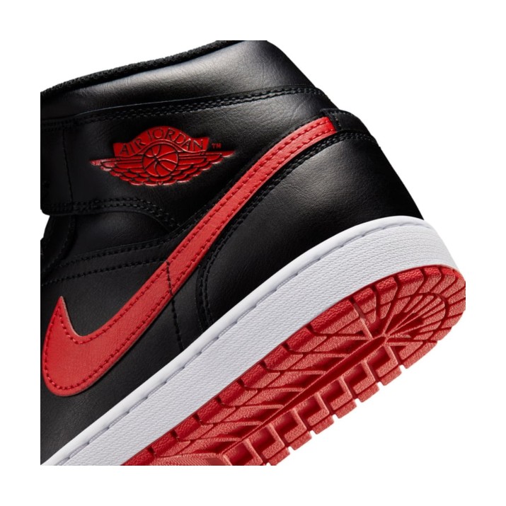 Ботинки мужские Nike Air Jordan 1 Mid Black/White/University Red, s.41