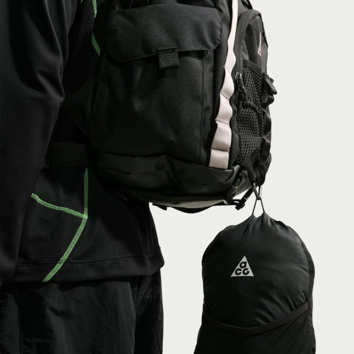 Vesta pentru bărbați Nike ACG Lava Flow Black/Summit White, s.M