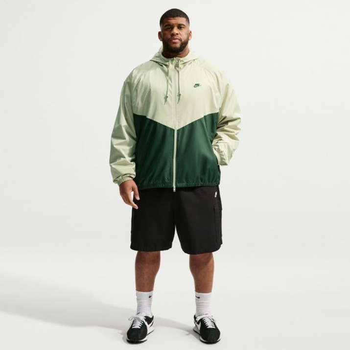 Jachetă pentru bărbați Nike Windrunner Olive Aura/Fir, s.XL