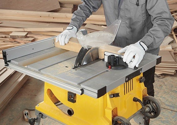 Fierăstrău circular de masă Stanley SST1800