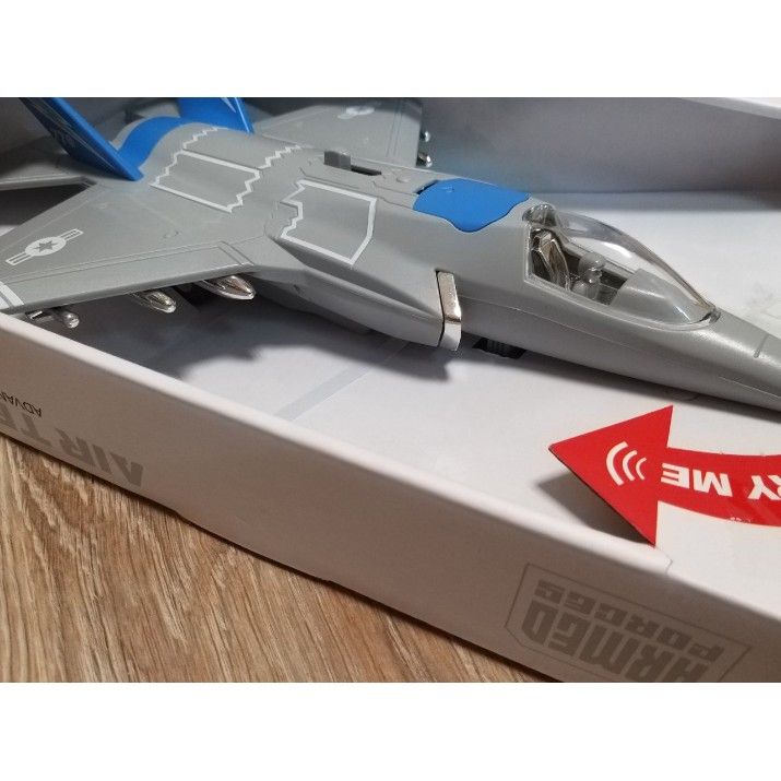Avion de vânătoare Wenyi 1:20 Jet Fighter (WY770B)