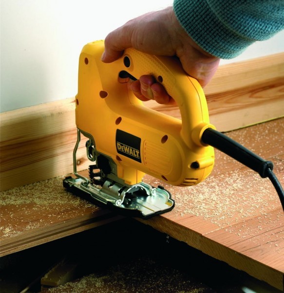 Fierăstrău pentru decupat DeWalt DW341K
