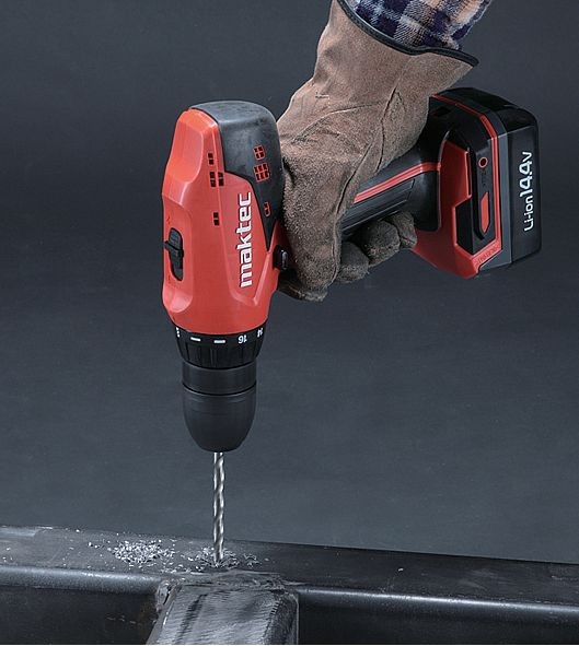 Шуруповерт Makita MT070E