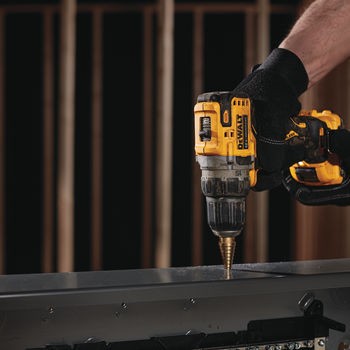 Шуруповерт DeWalt DCD701N
