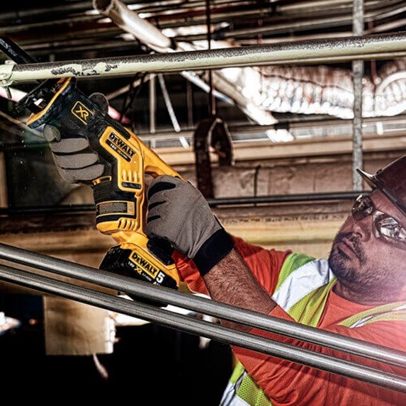 Fierăstrău sabie DeWalt DCS367NT