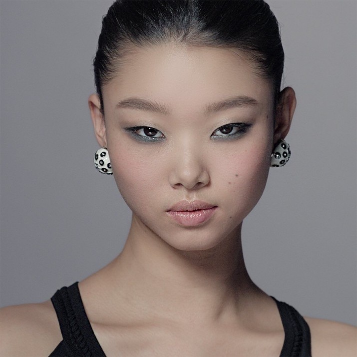 Карандаш для глаз Chanel Stylo Yeux Waterproof 944 Noir Egnimatique