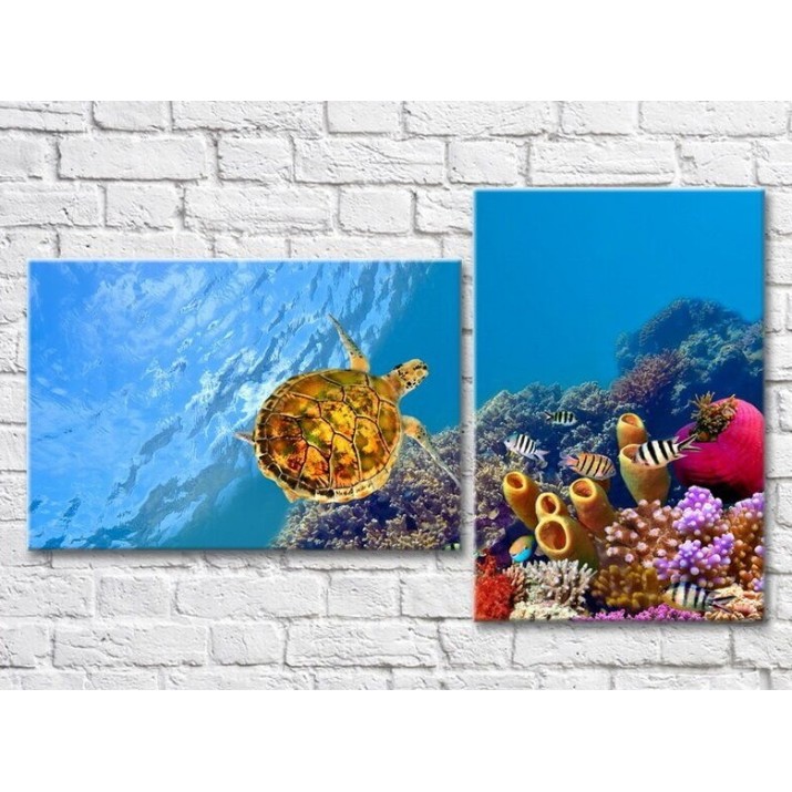 Pictură ArtPoster Turtle with fishes in the sea (3453846)