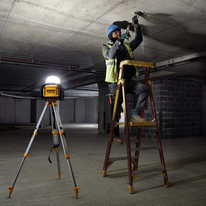 Фонарь DeWalt DCL074