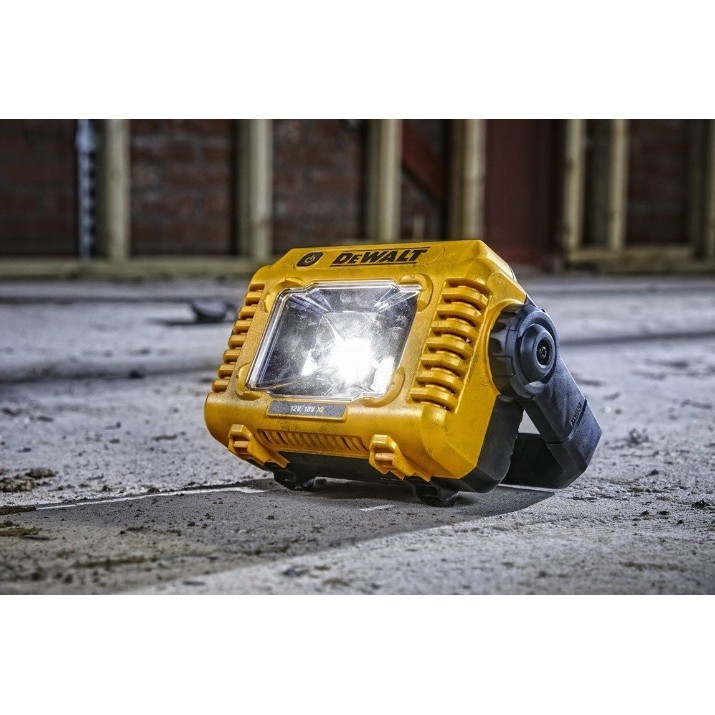 Lanterna pro DeWalt DCL077