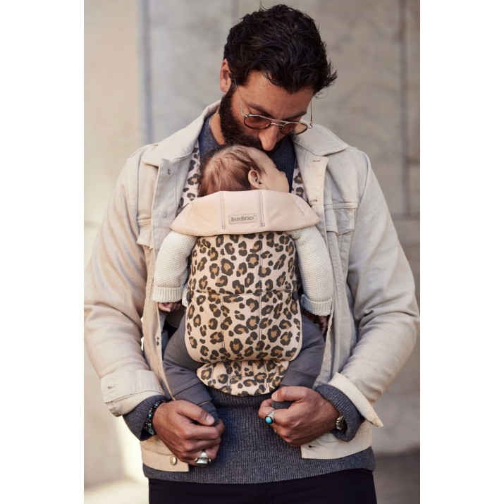 Marsupiu pentru copii BabyBjorn Mini Beige/Leopard (021075E1)