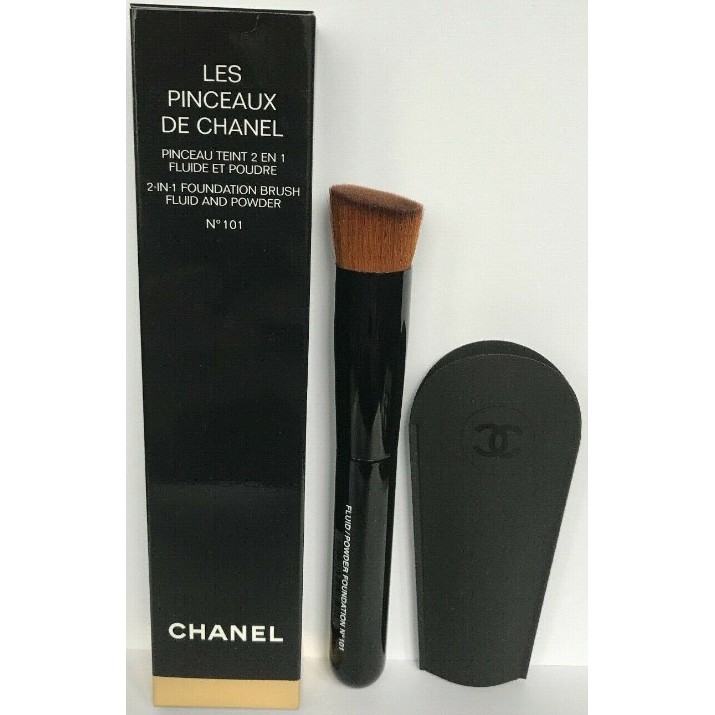 Кисть для макияжа Chanel 2-in-1 Foundation Brush Fluid & Powder N101